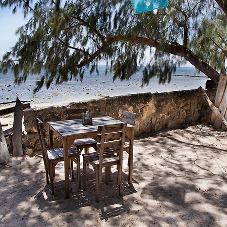 Cemara Beachfront Suite Mondu Exterior photo