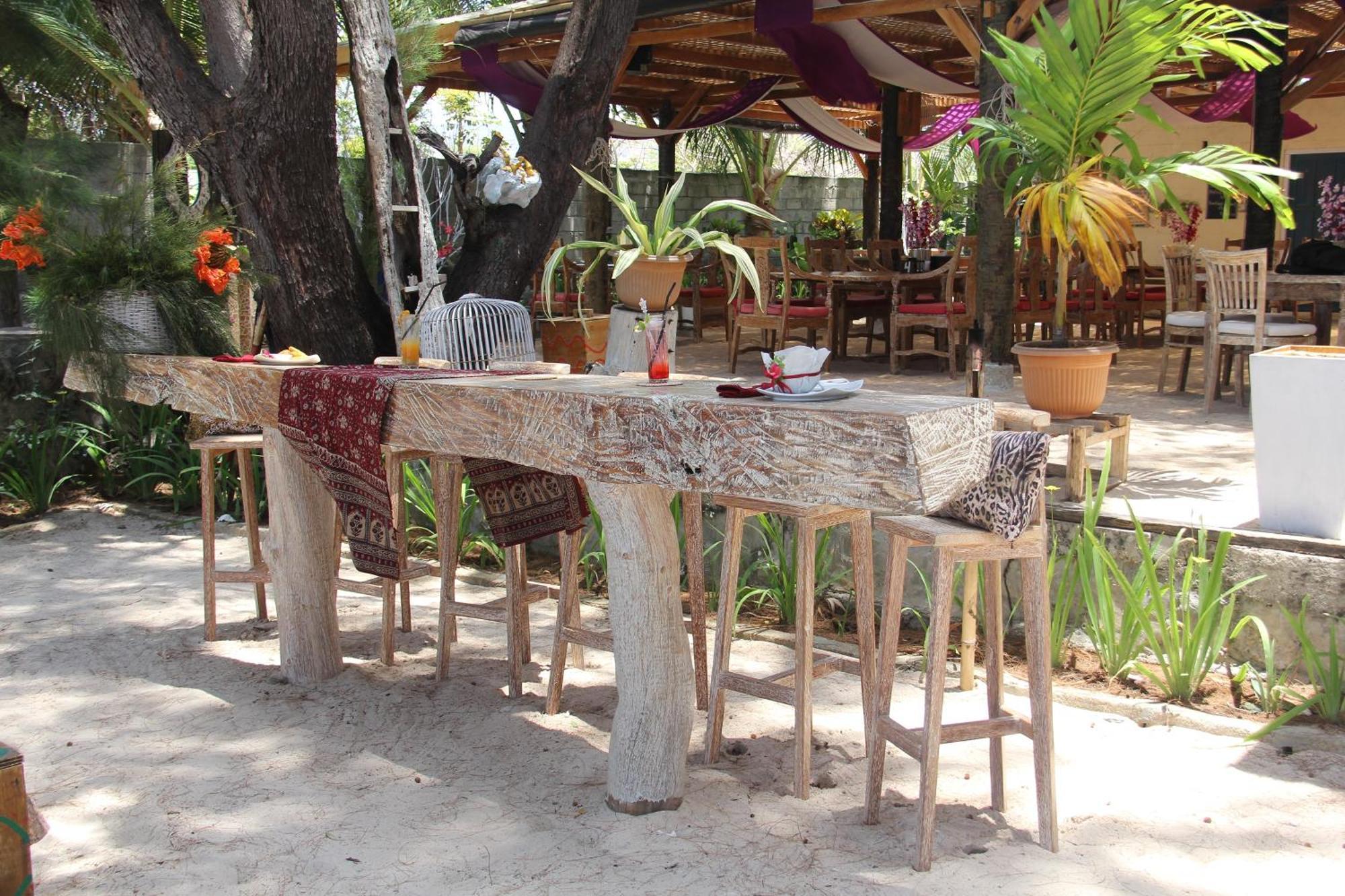 Cemara Beachfront Suite Mondu Exterior photo