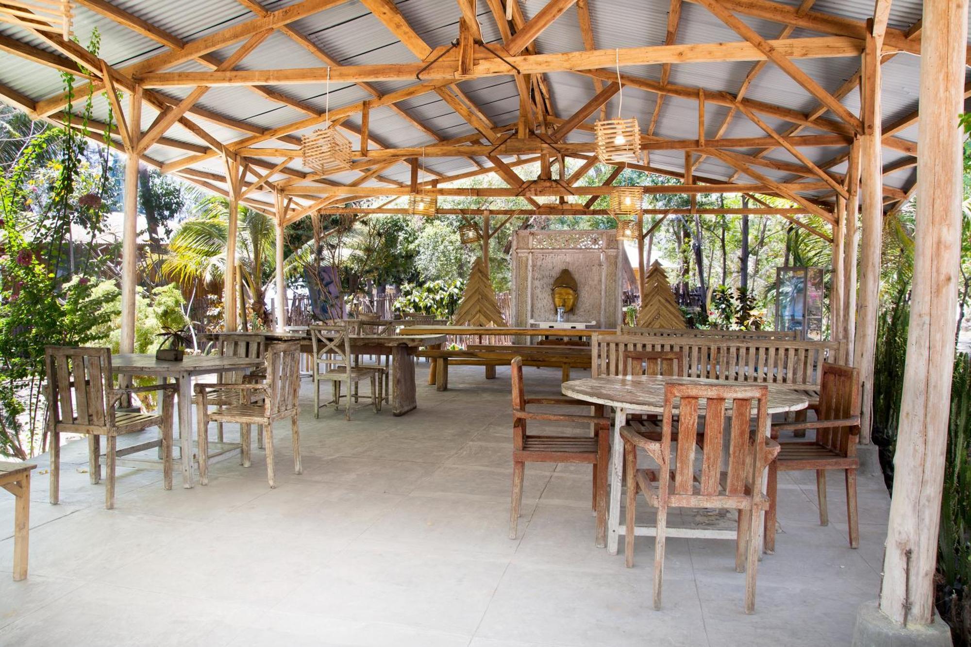 Cemara Beachfront Suite Mondu Exterior photo